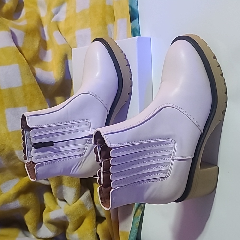 Cocci Stylish White Ankle Boots